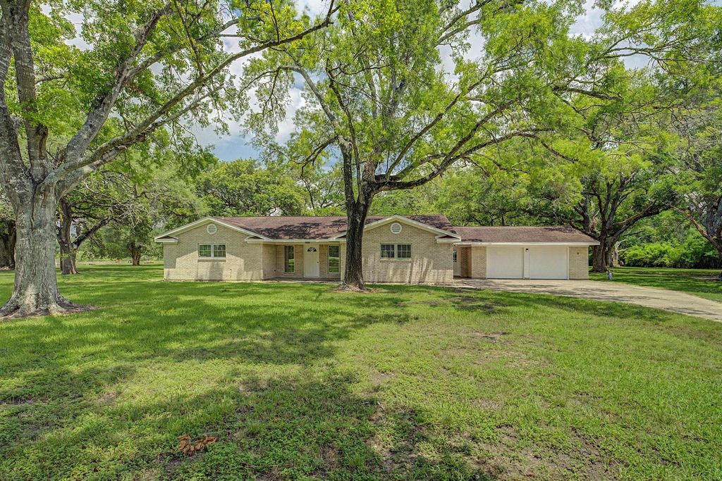 6907 Fm-2403, Alvin, TX 77511
