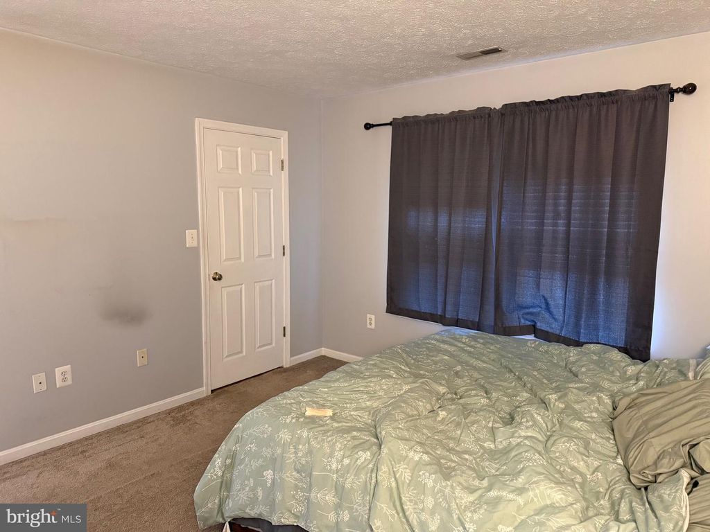 Image 14 of property listing at 345 SURREY CLUB LN, Stephens City, VA 22655