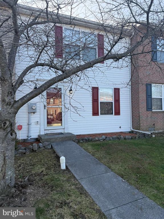 Image 2 of property listing at 345 SURREY CLUB LN, Stephens City, VA 22655