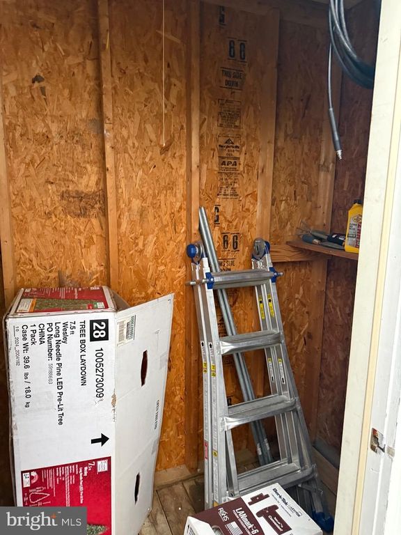 Image 24 of property listing at 345 SURREY CLUB LN, Stephens City, VA 22655