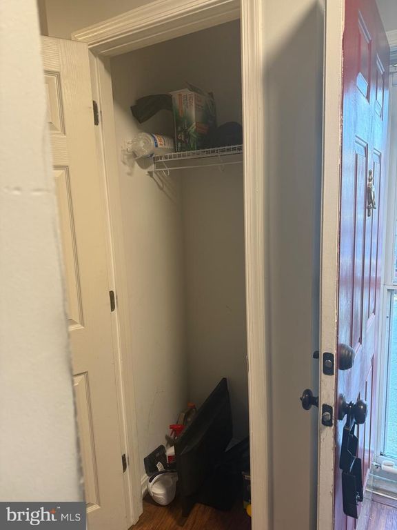 Image 5 of property listing at 345 SURREY CLUB LN, Stephens City, VA 22655