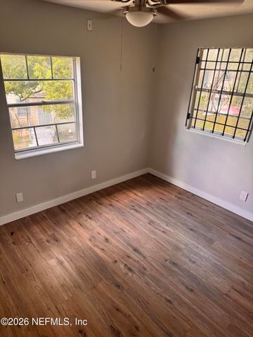 7020 E KEN KNIGHT Drive, Jacksonville, FL 32209