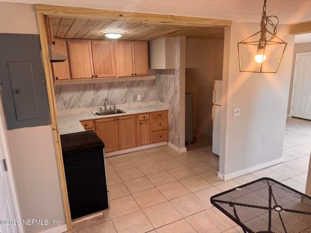 7020 E KEN KNIGHT Drive, Jacksonville, FL 32209