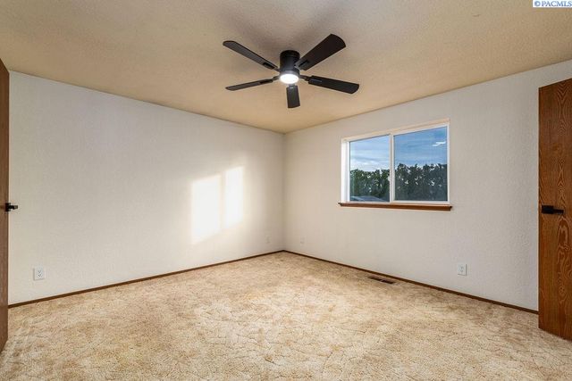 6907 W 3rd Ave, Kennewick, WA 99336