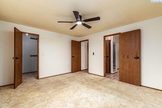 6907 W 3rd Ave, Kennewick, WA 99336