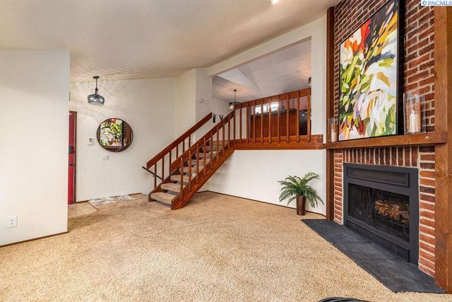 6907 W 3rd Ave, Kennewick, WA 99336