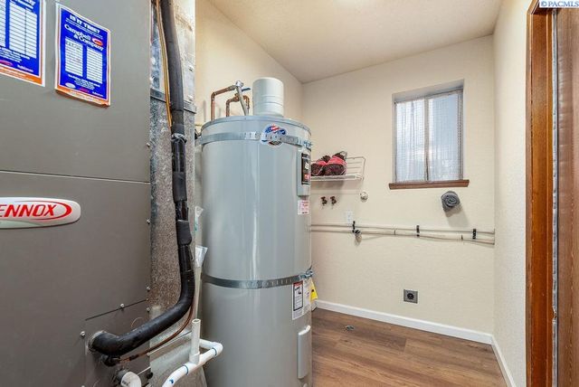 6907 W 3rd Ave, Kennewick, WA 99336