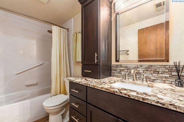 6907 W 3rd Ave, Kennewick, WA 99336