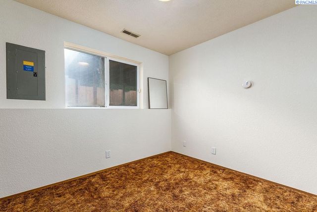 6907 W 3rd Ave, Kennewick, WA 99336