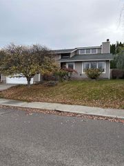 6907 W 3rd Ave, Kennewick, WA 99336