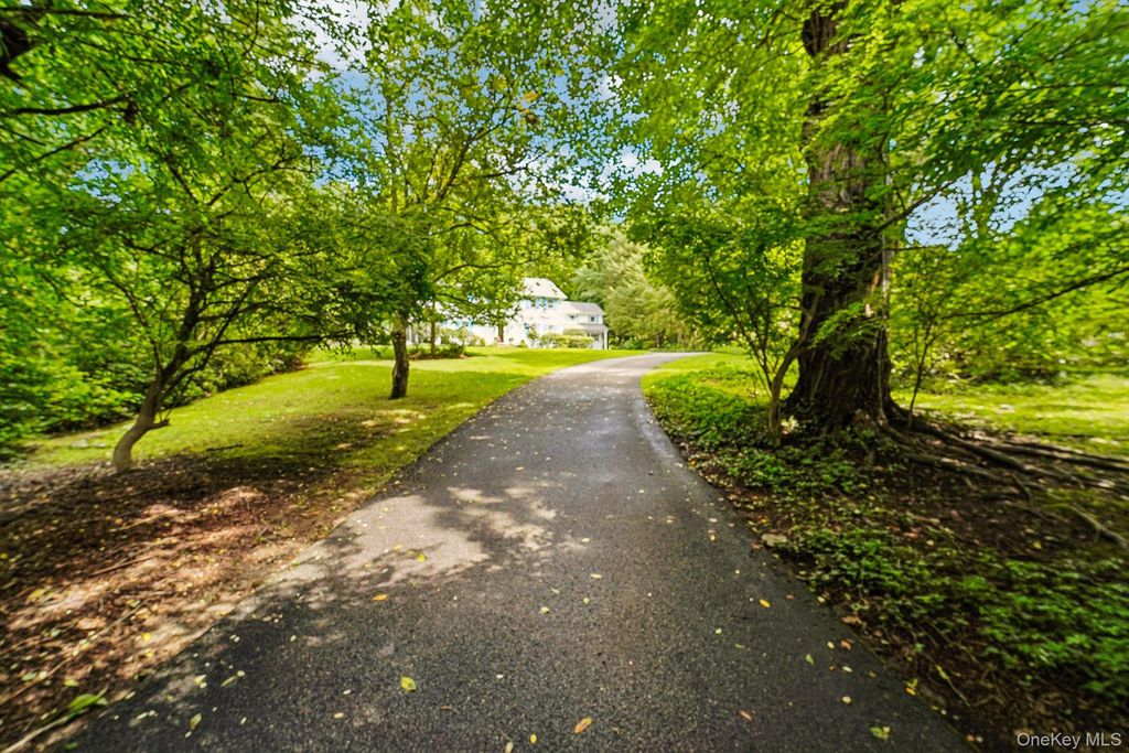 16 Edgewood Drive, Rye Brook, NY 10573 — photo 2