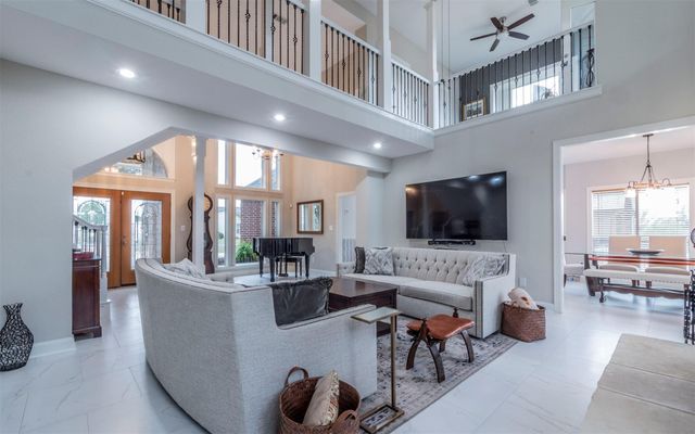 333 Wesley RDG, Spicewood, TX 78669