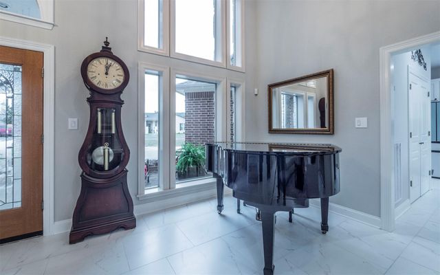 333 Wesley RDG, Spicewood, TX 78669