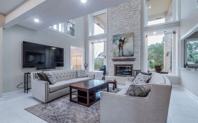 333 Wesley RDG, Spicewood, TX 78669
