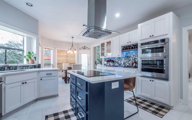 333 Wesley RDG, Spicewood, TX 78669