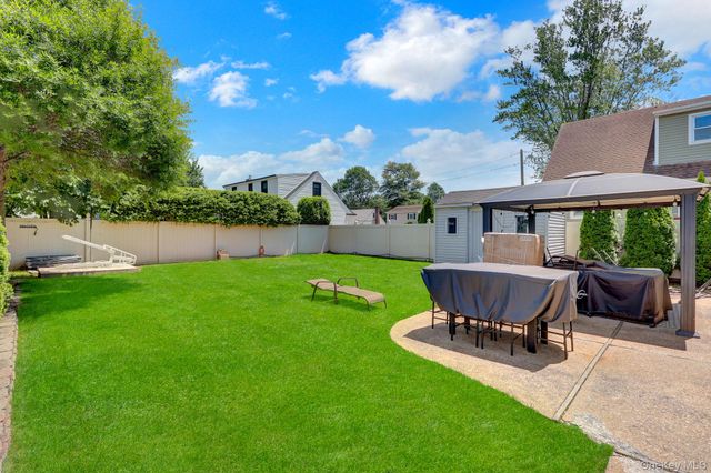 1893 Meadowbrook Road, Merrick, NY 11566