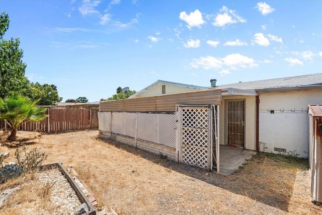 556 San Marino, Hemet, CA 92545