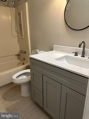 6 SUMMIT CT, Marlton, NJ 08053