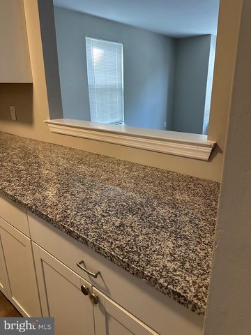 6 SUMMIT CT, Marlton, NJ 08053