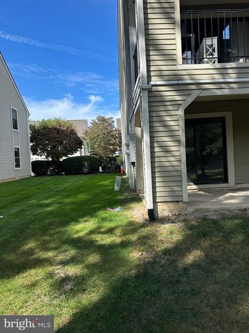 6 SUMMIT CT, Marlton, NJ 08053