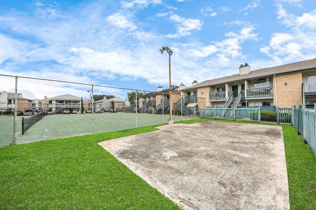 250 El Dorado Boulevard 204, Houston, TX 77598