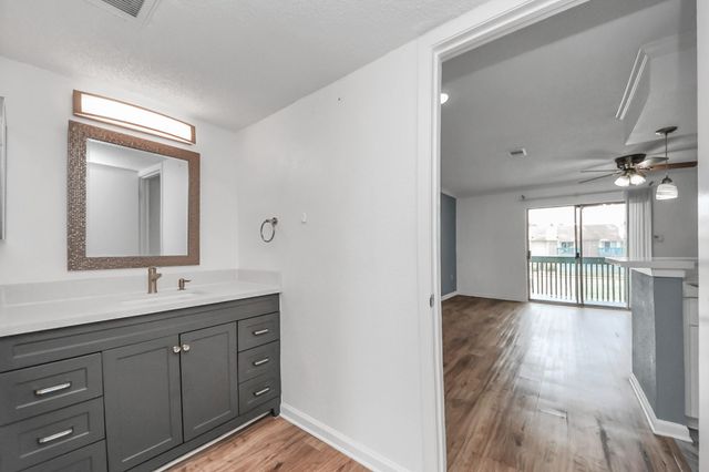 250 El Dorado Boulevard 204, Houston, TX 77598