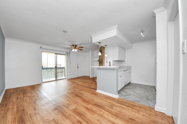 250 El Dorado Boulevard 204, Houston, TX 77598
