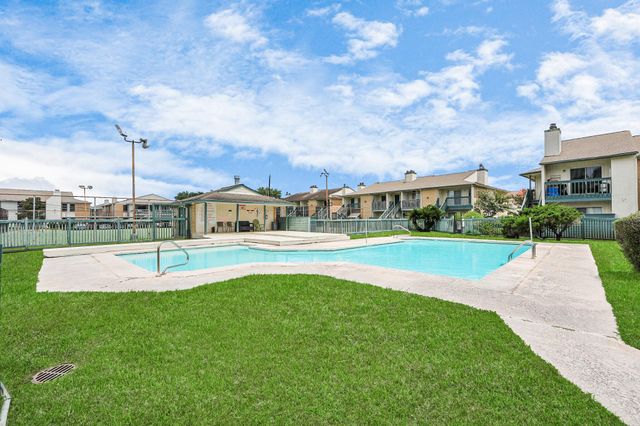 250 El Dorado Boulevard 204, Houston, TX 77598