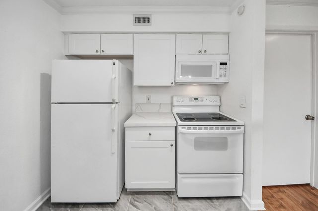 250 El Dorado Boulevard 204, Houston, TX 77598