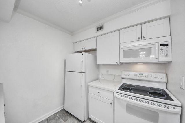 250 El Dorado Boulevard 204, Houston, TX 77598