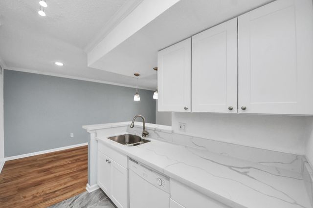 250 El Dorado Boulevard 204, Houston, TX 77598