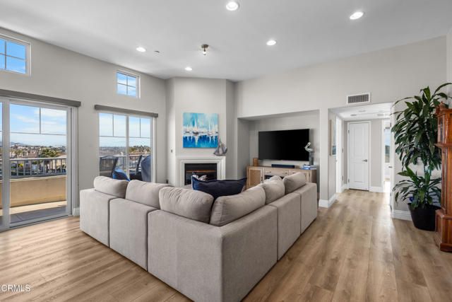 4376 Tradewinds Drive, Oxnard, CA 93035