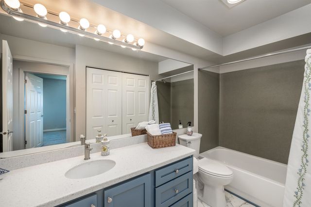 22855 E Country Vista Dr, Spokane, WA 99019