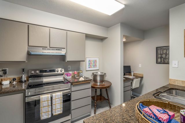 22855 E Country Vista Dr, Spokane, WA 99019