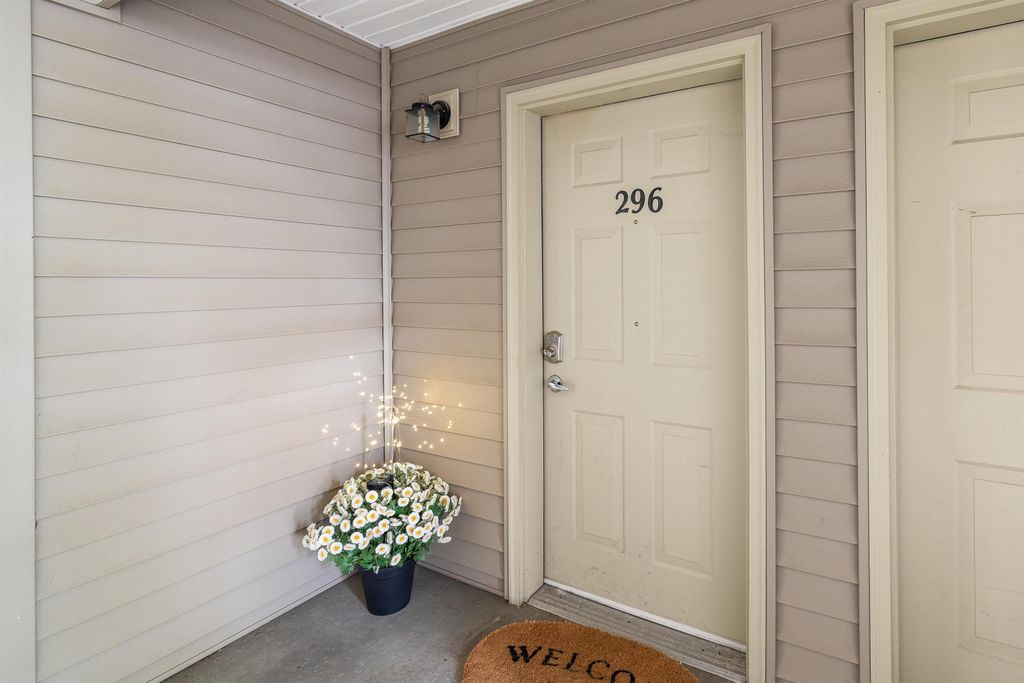 22855 E Country Vista Dr, Spokane, WA 99019