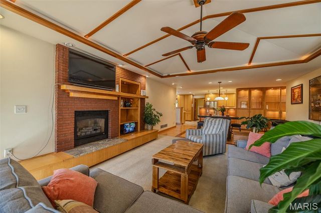 23643 Red Hawk Drive, Lebanon, MO 65536