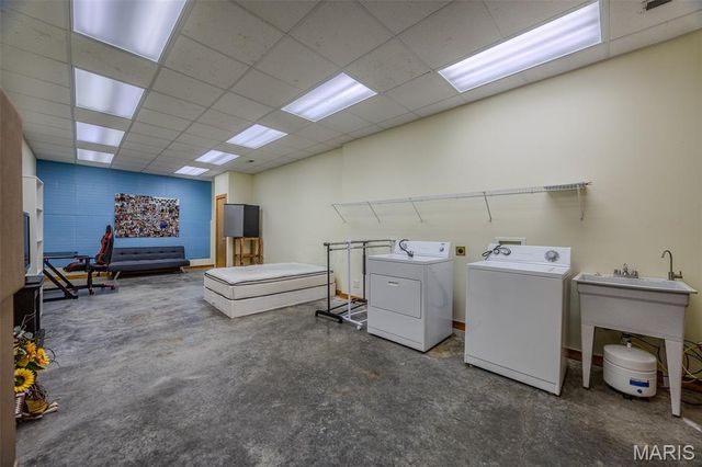 23643 Red Hawk Drive, Lebanon, MO 65536