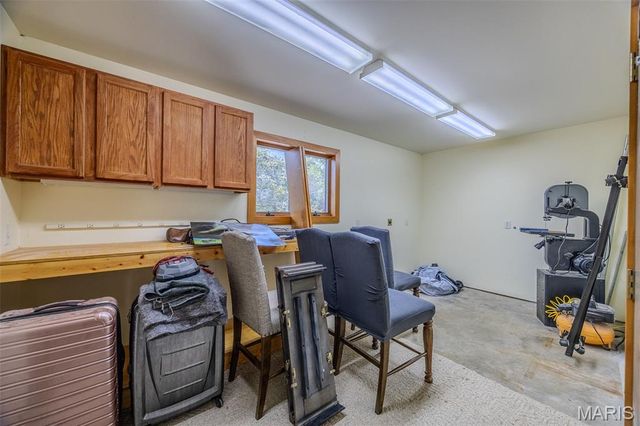 23643 Red Hawk Drive, Lebanon, MO 65536