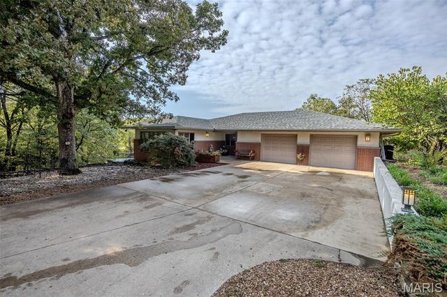 23643 Red Hawk Drive, Lebanon, MO 65536