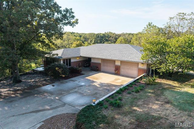 23643 Red Hawk Drive, Lebanon, MO 65536