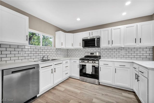 16817 Glenpark Avenue, Cleveland, OH 44128