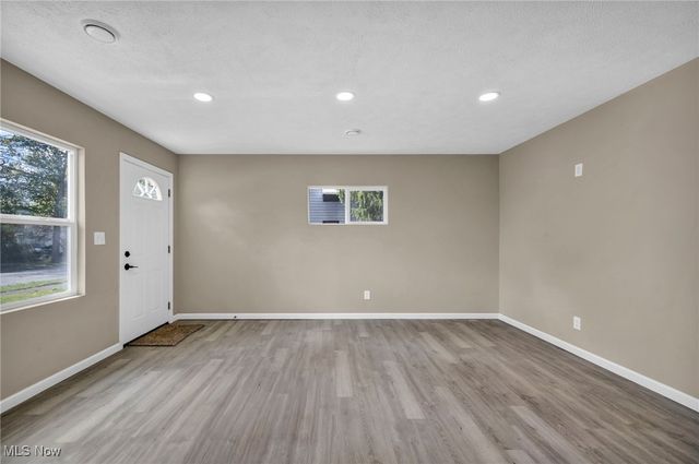 16817 Glenpark Avenue, Cleveland, OH 44128