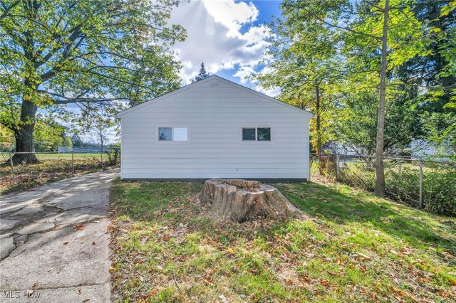 16817 Glenpark Avenue, Cleveland, OH 44128