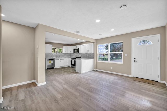 16817 Glenpark Avenue, Cleveland, OH 44128