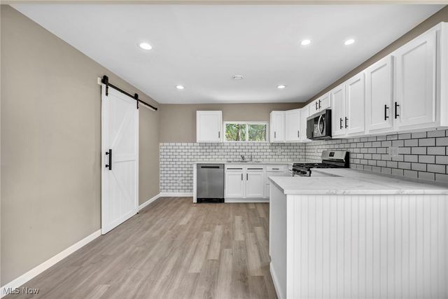 16817 Glenpark Avenue, Cleveland, OH 44128