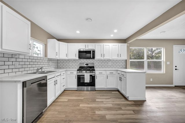 16817 Glenpark Avenue, Cleveland, OH 44128