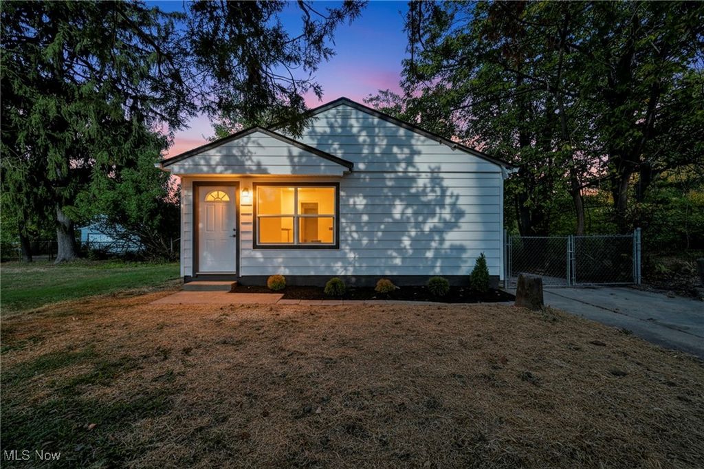 16817 Glenpark Avenue, Cleveland, OH 44128