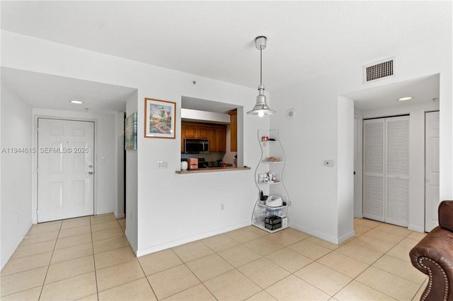 4242 NW 2nd St 1609, Miami, FL 33126