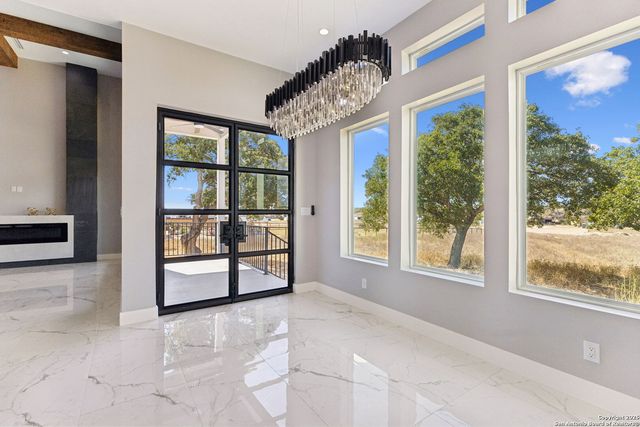147 Las Palomas, La Vernia, TX 78121