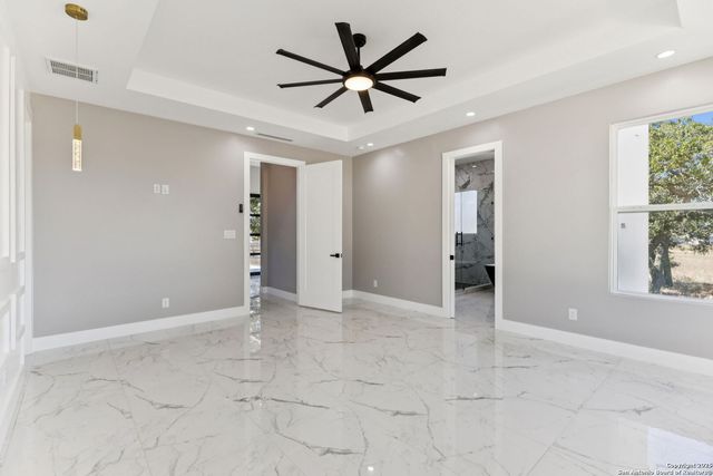147 Las Palomas, La Vernia, TX 78121